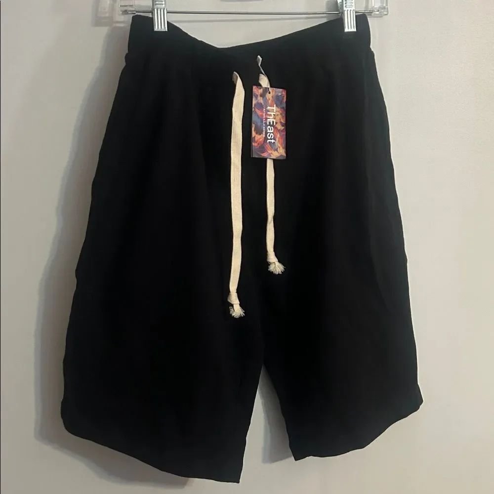 ThEast Black drawstring waist shorts, size Large